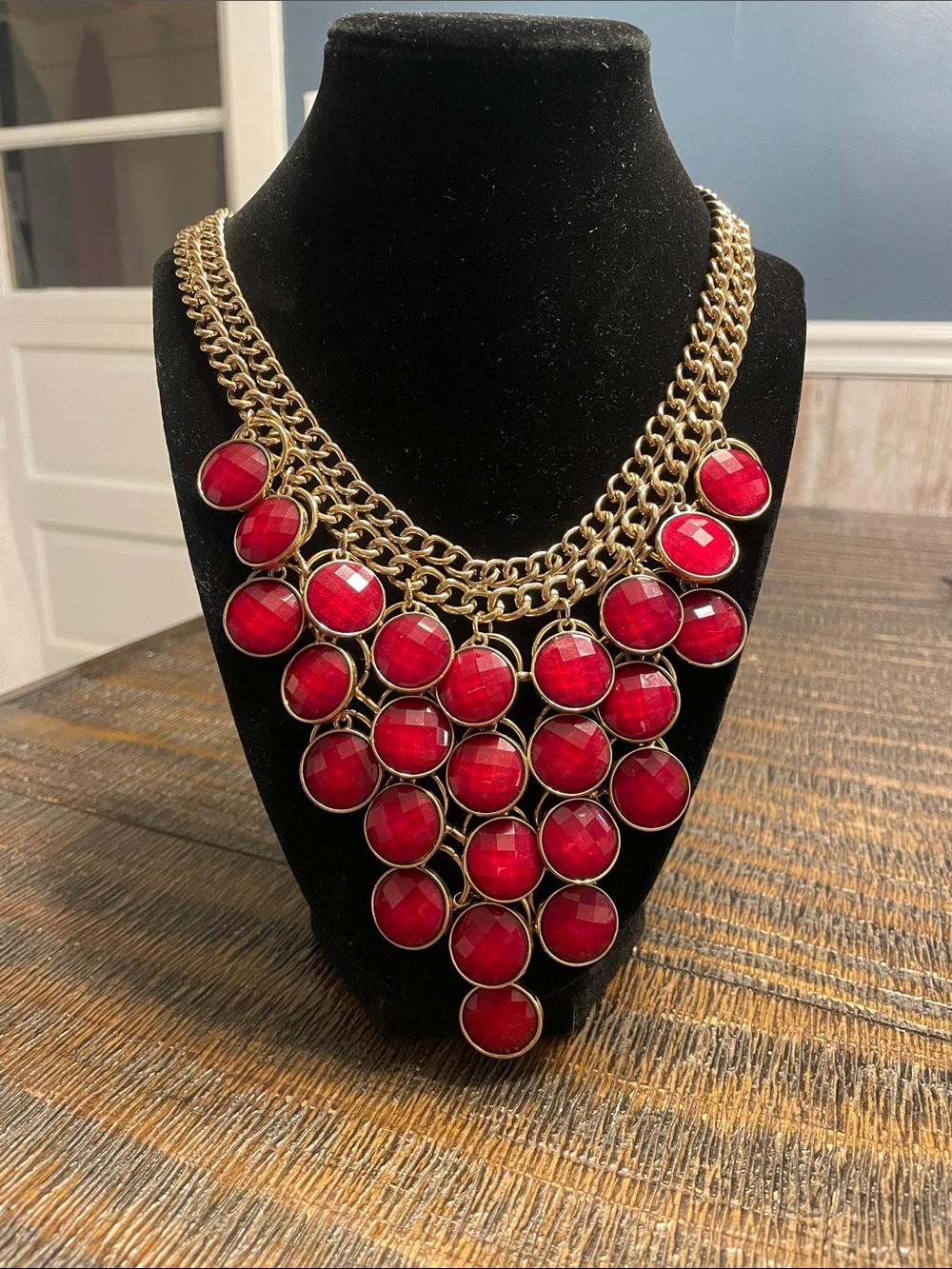 CHARMING CHARLIE Statement Necklace Multi Red Circles Gold Tone Costume Bib
